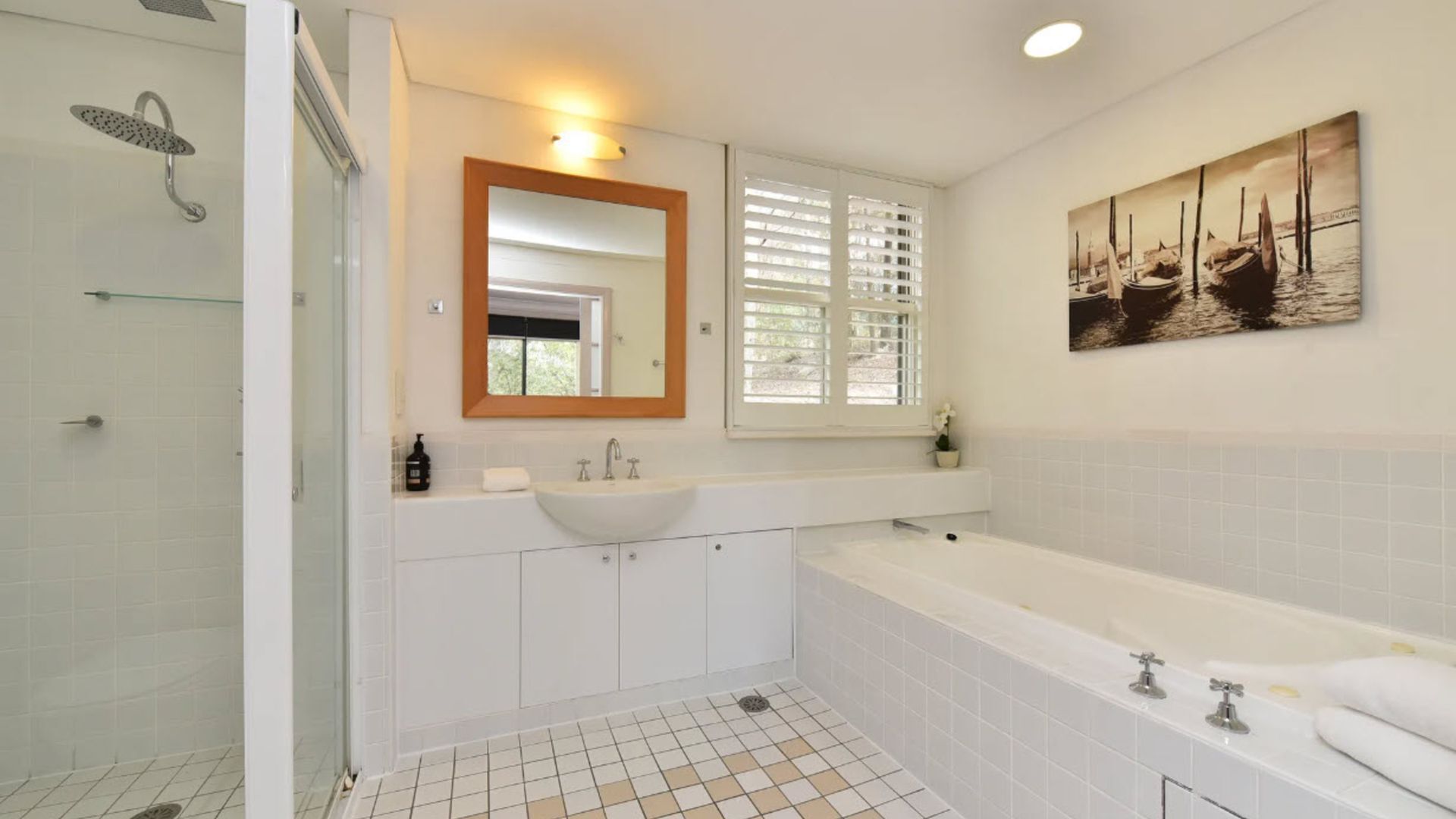 Shower, jetted bath, hair dryer
