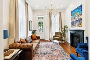 Smart TV - Hi-End Historic Marigny Gem - Fully Furnished with 2 Bonus Office Space (New Orleans)