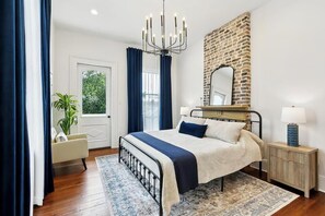 2 bedrooms, desk, iron/ironing board, free WiFi - Hi-End Historic Marigny Gem - Fully Furnished with 2 Bonus Office Space (New Orleans)