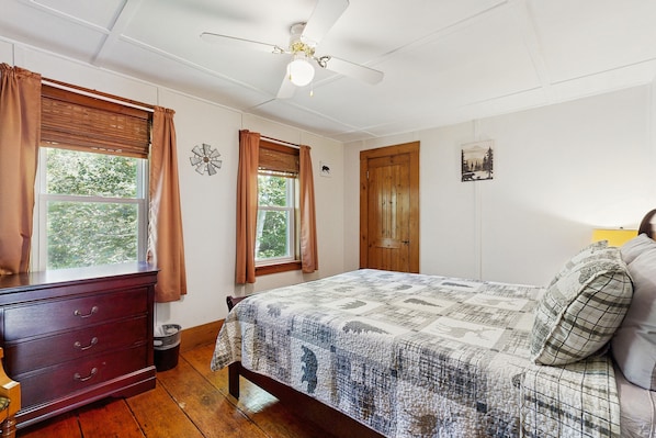 3 bedrooms, iron/ironing board, Internet, bed sheets
