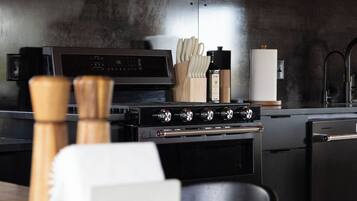 Micro-ondes, four, plaque de cuisson, lave-vaisselle