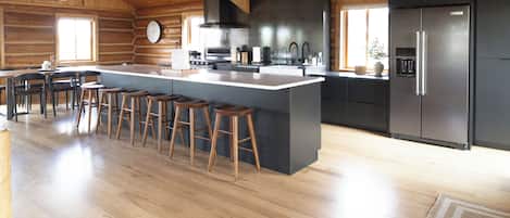 Four Ă micro-ondes, un four, surface de cuisson, lave-vaisselle