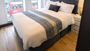 2 habitaciones, tabla de planchar con plancha, wifi y ropa de cama
