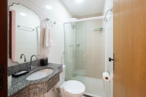 Basic Apartment | Bathroom