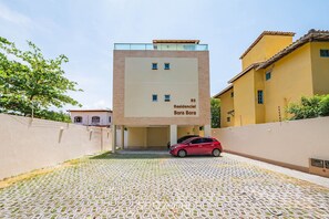 Basic Apartment | Property grounds - Apt w/ Balcony & BBQ 400m From sea Rbr0003 (Salvador)