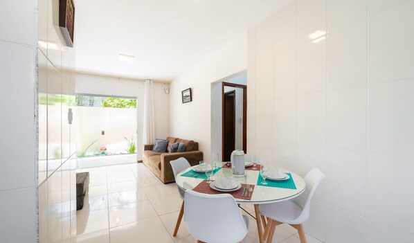 Basic Apartment | Dining