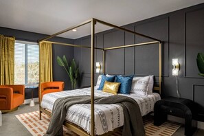 5 bedrooms, iron/ironing board, WiFi, bed sheets