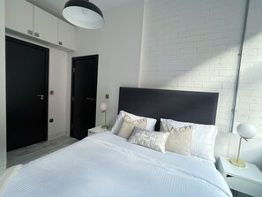 1 bedroom, desk, free WiFi, bed sheets