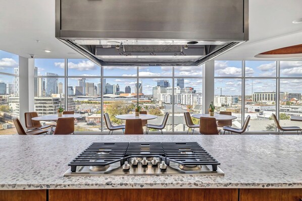 Dining - 2BR, Haven at Gulch Hotel w/ Rooftop Pool & Views (Nashville)