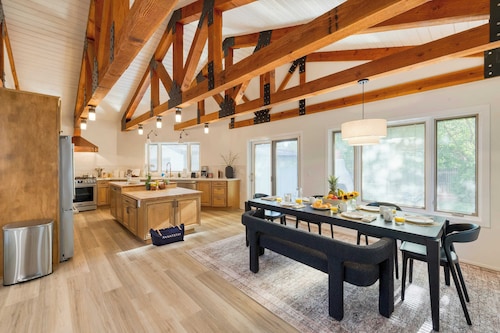 Hot Tub, Sauna & Red Rock Views Near Sedona Trails Sedona Serenity Retreat by Avantstay