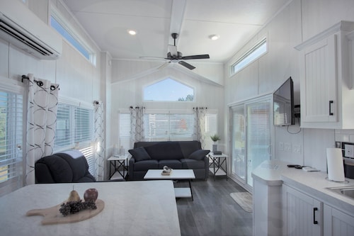 Tiny Home with AC in charming Hamilton cabin 15