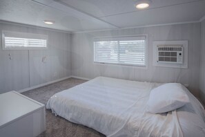 1 bedroom, Internet, bed sheets