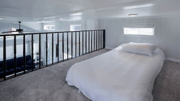 1 bedroom, internet, bed sheets