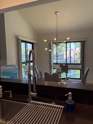 Interior - 2-bedroom Resort Style Condo in charming Cathedral City (Cathedral City)