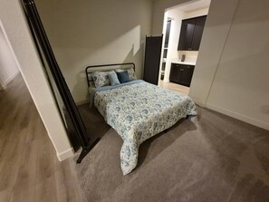 1 soverom, wi-fi (inkludert) og sengetøy