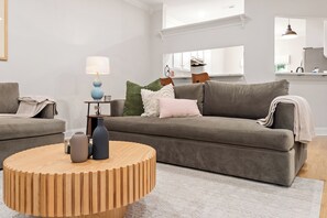 Smart TV, fireplace, books, music library