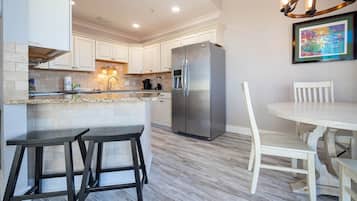 Condo, 1 Bedroom | Private kitchen