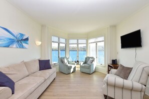 تلفزيون ذكي، مشغل دي في دي، كُتُب