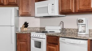 ثلاجة، ميكروويف، فرن، موقد طهي مسطح