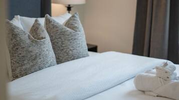 3 bedrooms, desk, iron/ironing board, WiFi