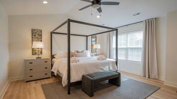 3 bedrooms, iron/ironing board, WiFi, bed sheets