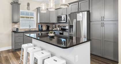 Pineapple Bungalow 14ppl