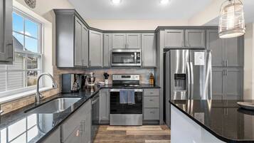 House, Multiple Beds, Hot Tub, Garden View (Pineapple Bungalow) | Private kitchen | Fridge, microwave, oven, stovetop