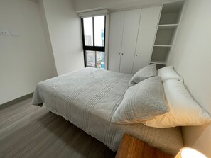 2 habitaciones, tabla de planchar con plancha y acceso a internet