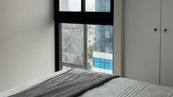 2 bedrooms, iron/ironing board, internet, bed sheets