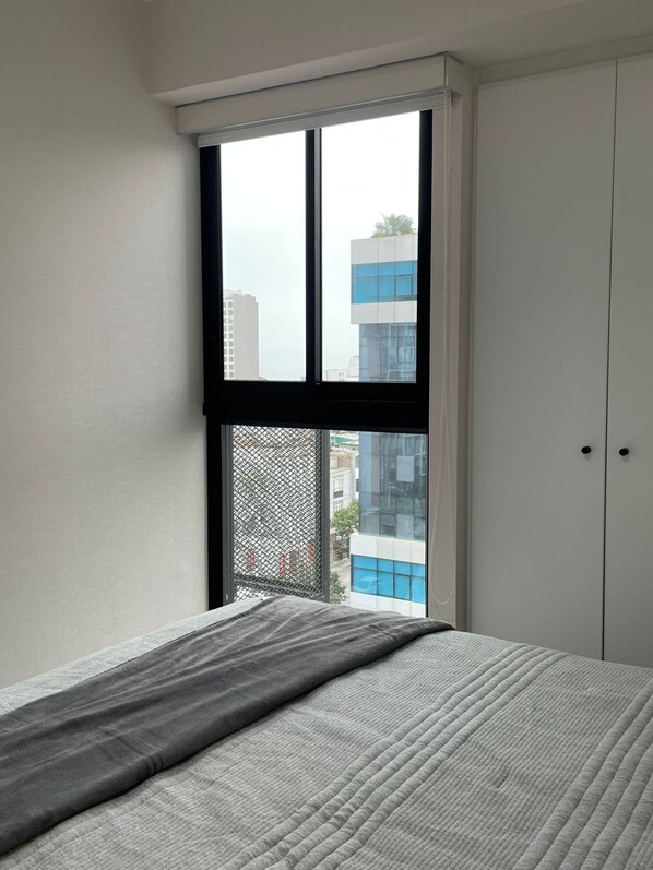 2 bedrooms, iron/ironing board, internet, bed sheets