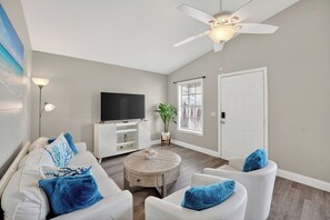 Smart TV - Lux Beach Access Min to Hospital Hot Tub (Panama City)