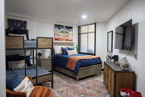 2 bedrooms, iron/ironing board, Internet, bed sheets