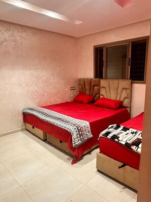 1 bedroom, bed sheets