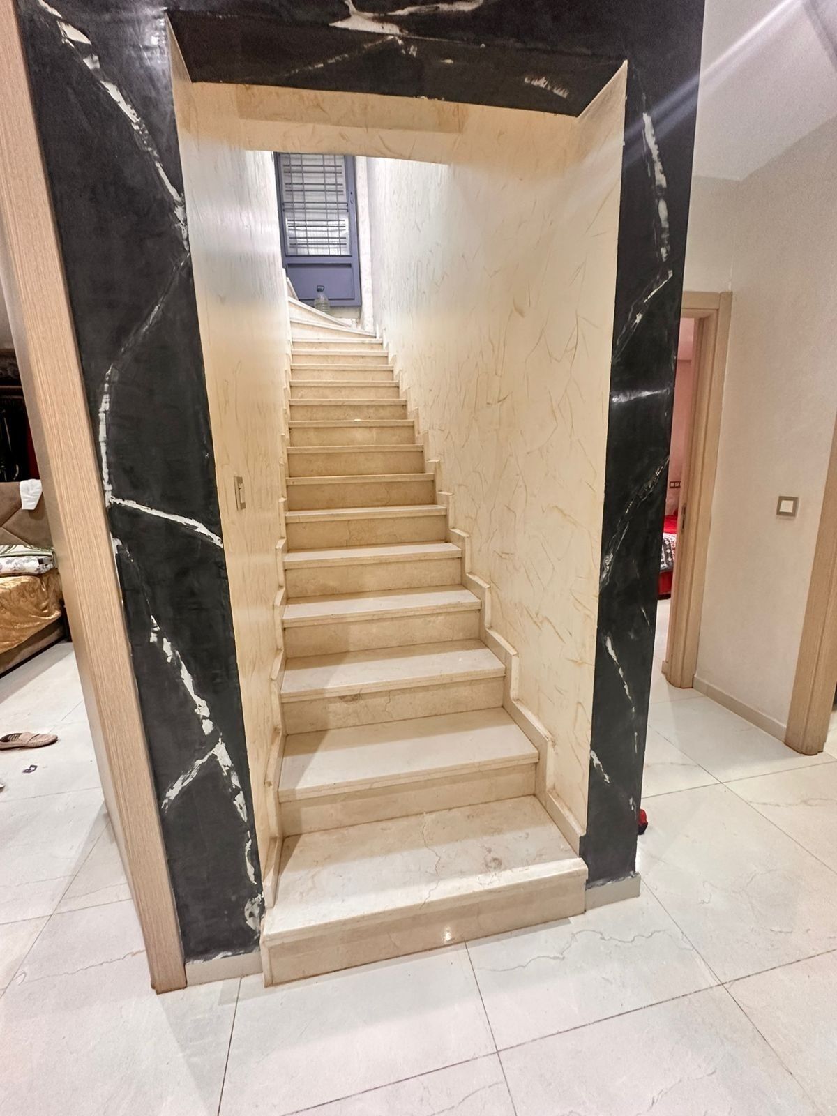 المنشأة من الداخل