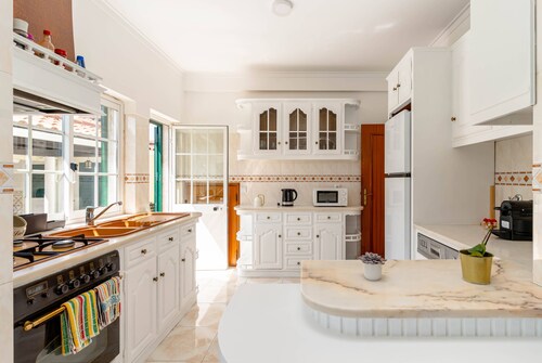 Cravo's House by Refugio