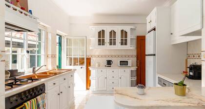 Cravo's House by Refugio