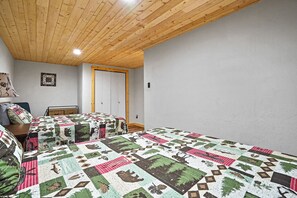 7 bedrooms, iron/ironing board, WiFi, bed sheets