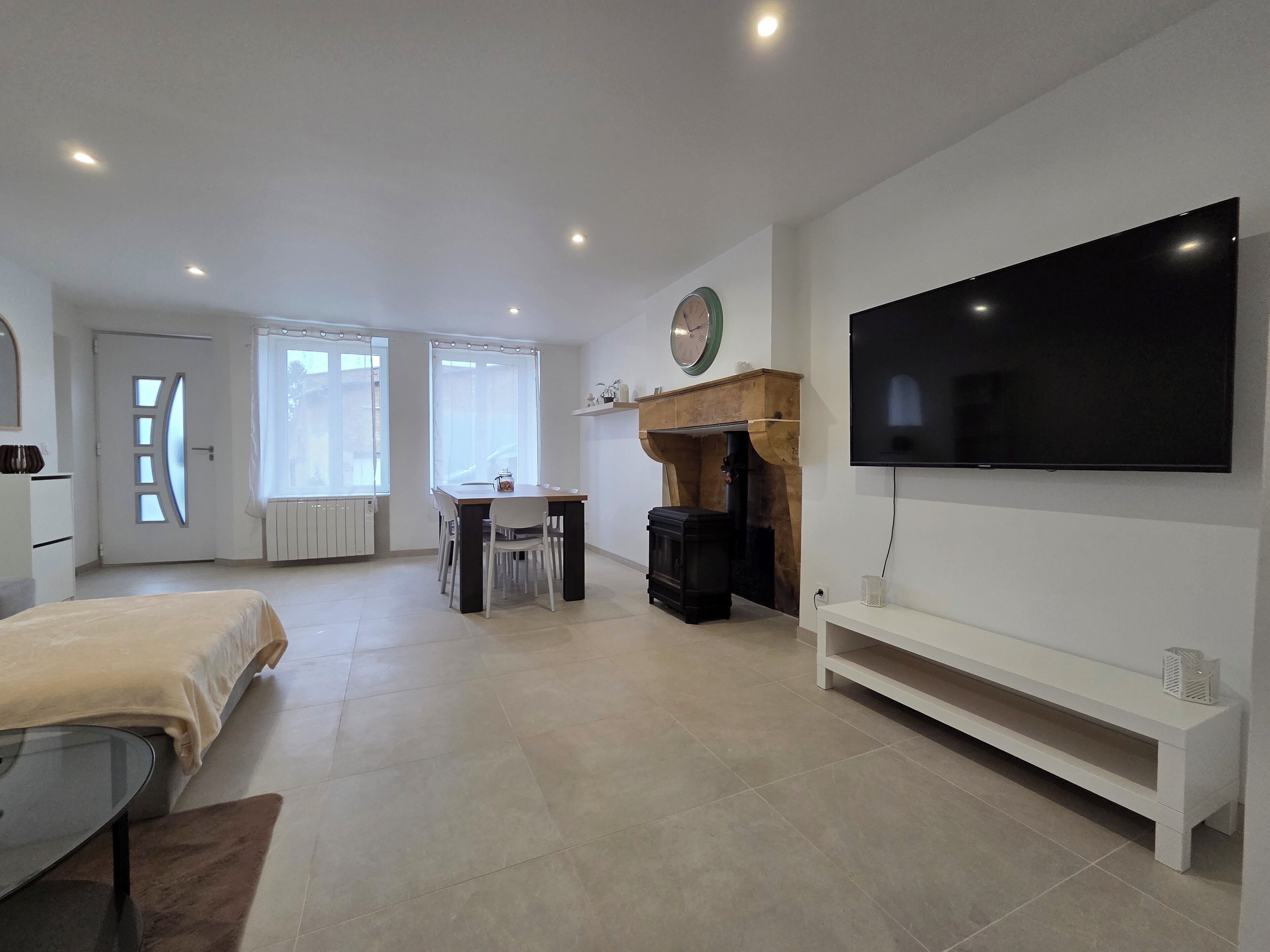 4 室のベッドルーム、アイロン / アイロン台、WiFi (無料)、ベッドシーツ