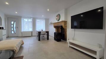 4 slaapkamers, een strijkplank/strijkijzer, gratis wifi, beddengoed