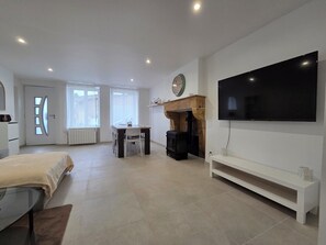4 slaapkamers, een strijkplank/strijkijzer, gratis wifi, beddengoed