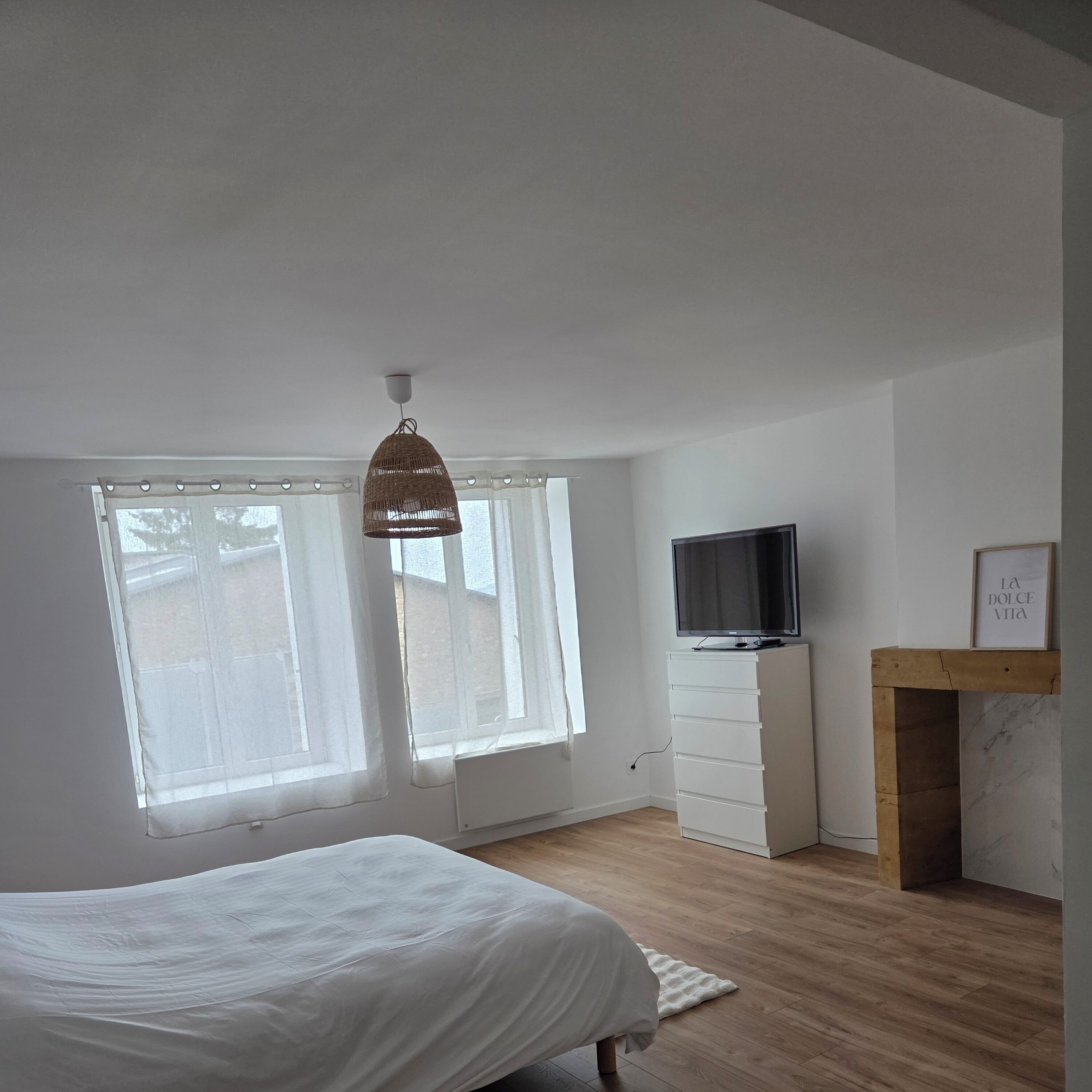 4 bedrooms, iron/ironing board, free WiFi, bed sheets