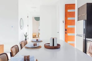 Dining - Modern Desert Oasis minutes from the park (Yucca Valley)