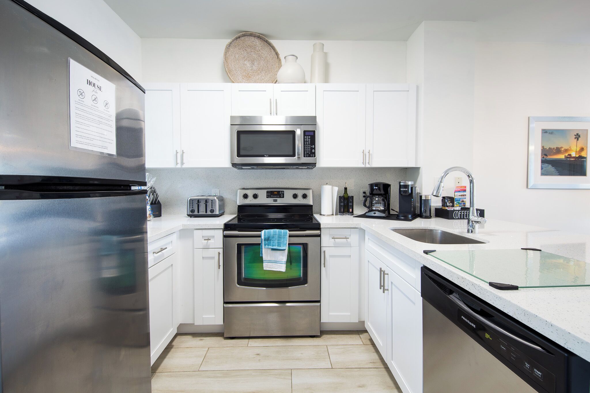 Micro-ondes, four, plaque de cuisson, lave-vaisselle