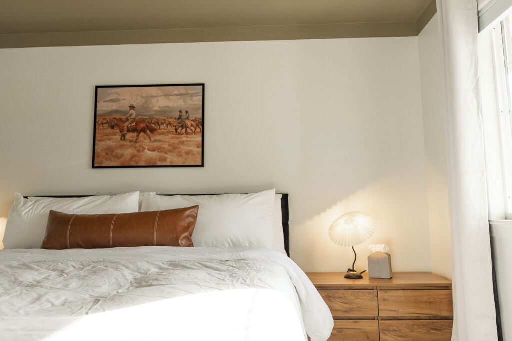 2 bedrooms, iron/ironing board, internet, bed sheets