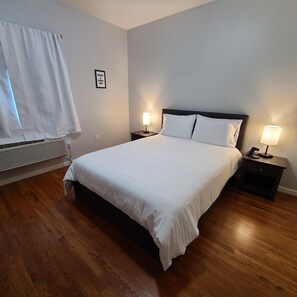 1 غرفة نوم ومكتب ومكواة/لوح كي وسرير سفر