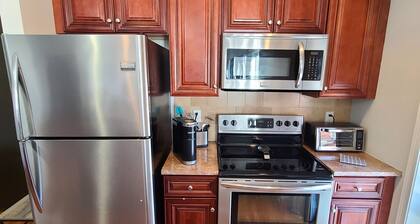 Charming One Bedroom Apartment w/ washer/dryer & short commute to NYC