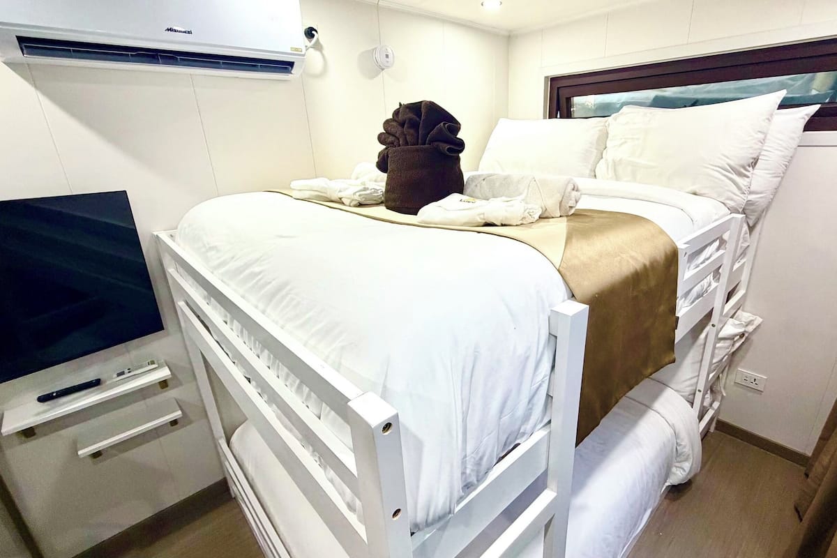 Deluxe Studio | Free WiFi, bed sheets