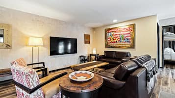 Condo, 2 habitaciones, para no fumadores, vista a la montaña | Área de sala de estar