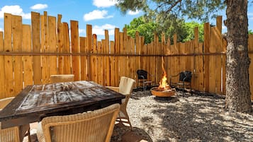 Cabin, 2 Bedrooms, Non Smoking, Mountain View | Terrace/patio