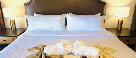 Deluxe Studio Suite, Patio | Free WiFi, bed sheets